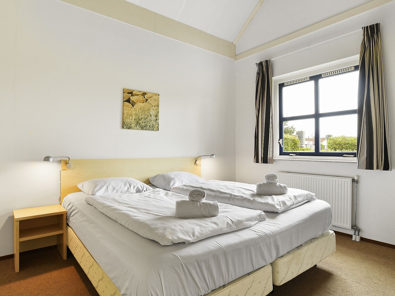 Guest house 454023 - Bungalow Noordzeekust - Beach Resort Ooghduyne | 6-persoons villa | 6D2