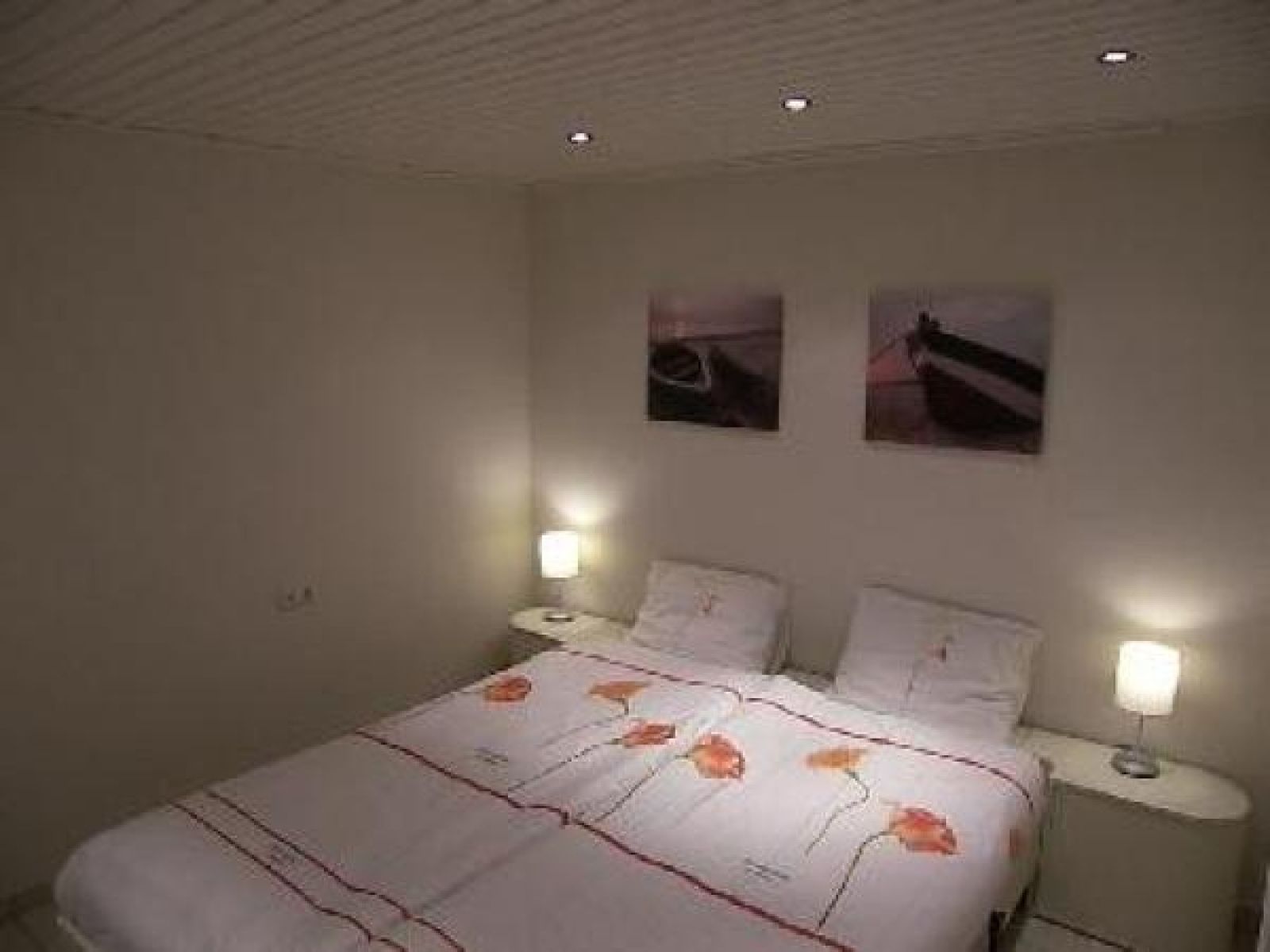 Vacation home NH080 in Julianadorp aan Zee with spacious terrace and green surroundings, ideal for a relaxing stay on the North Sea coast.