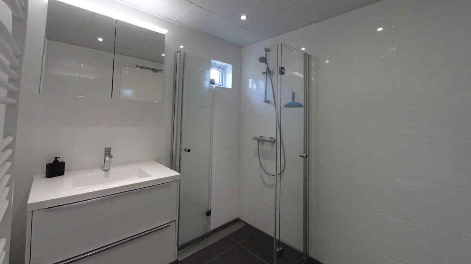 Beach view at vacation home NH080 in Julianadorp aan Zee, North Holland, with walking path and sea in the background.