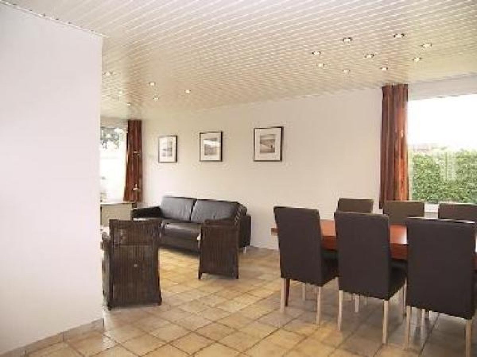 Cozy outdoor area at vacation home NH080 in Julianadorp aan Zee, North Holland, with terrace and parasol for relaxing moments.