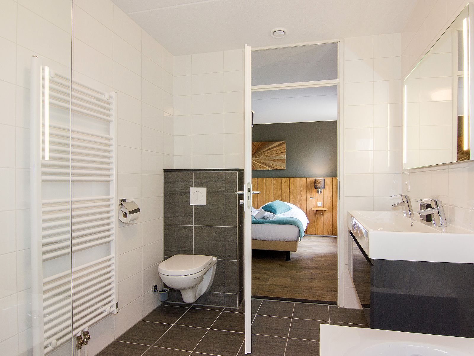 Guest house 454056 - Bungalow Noordzeekust - Beach Resort Ooghduyne | 10-persoons villa | 10FL