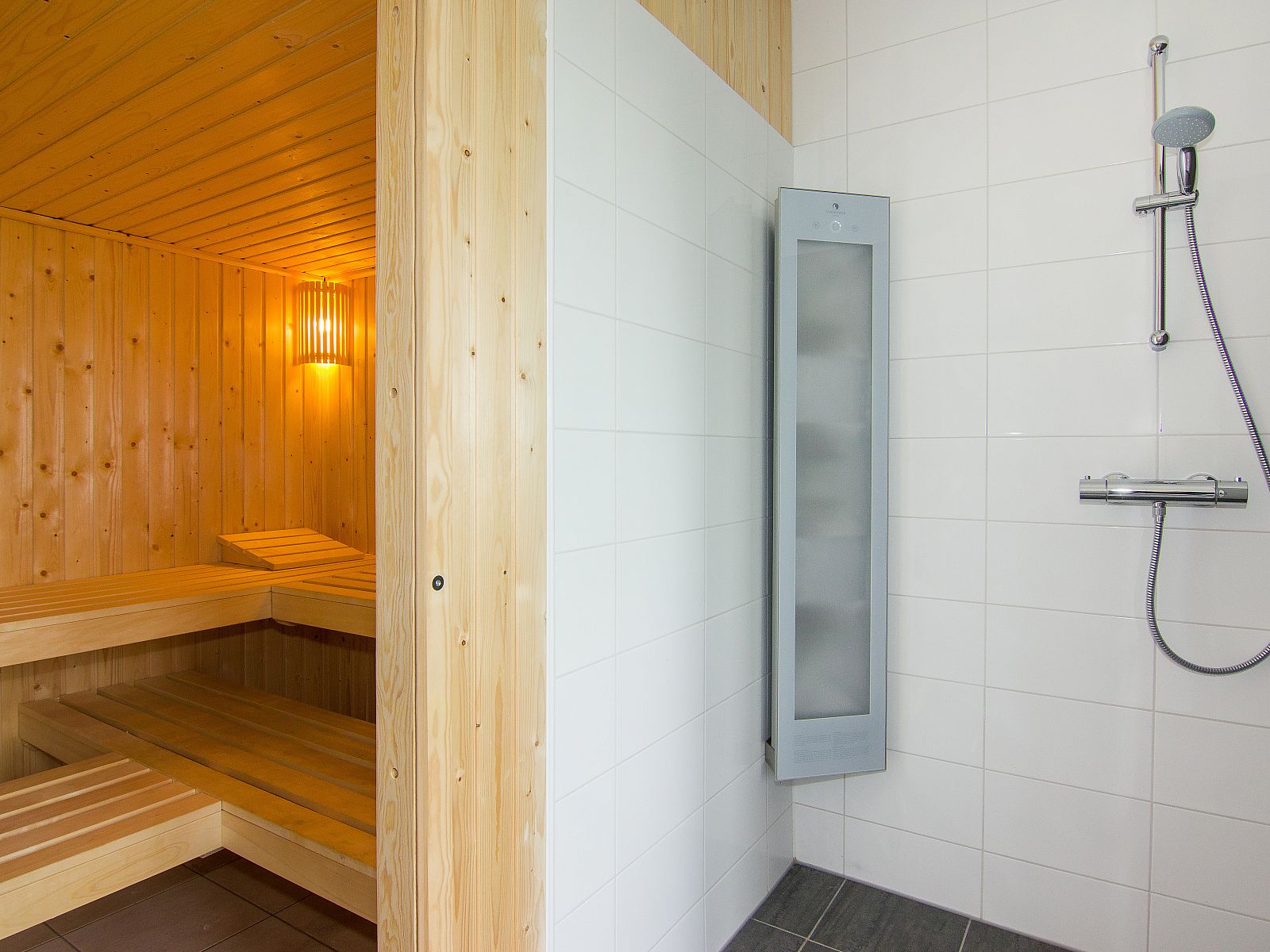 Guest house 454056 - Bungalow Noordzeekust - Beach Resort Ooghduyne | 10-persoons villa | 10FL