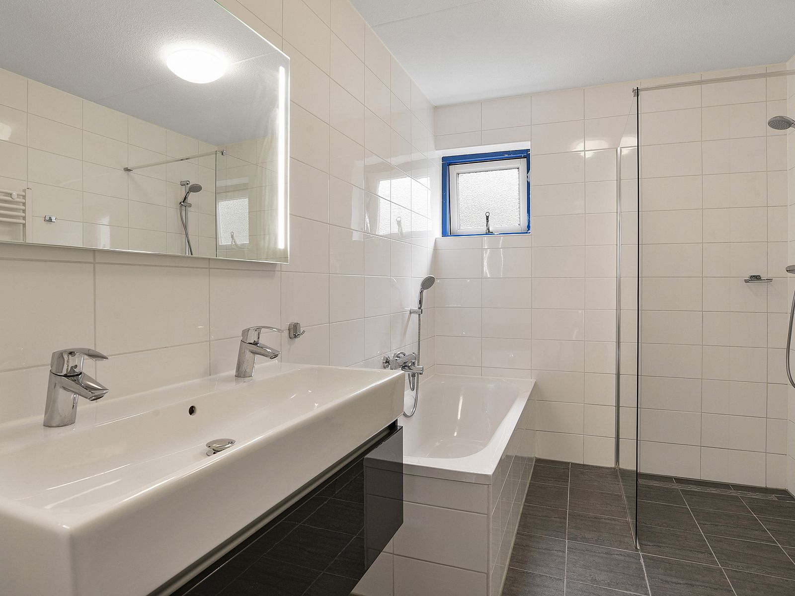 Guest house 454056 - Bungalow Noordzeekust - Beach Resort Ooghduyne | 10-persoons villa | 10FL