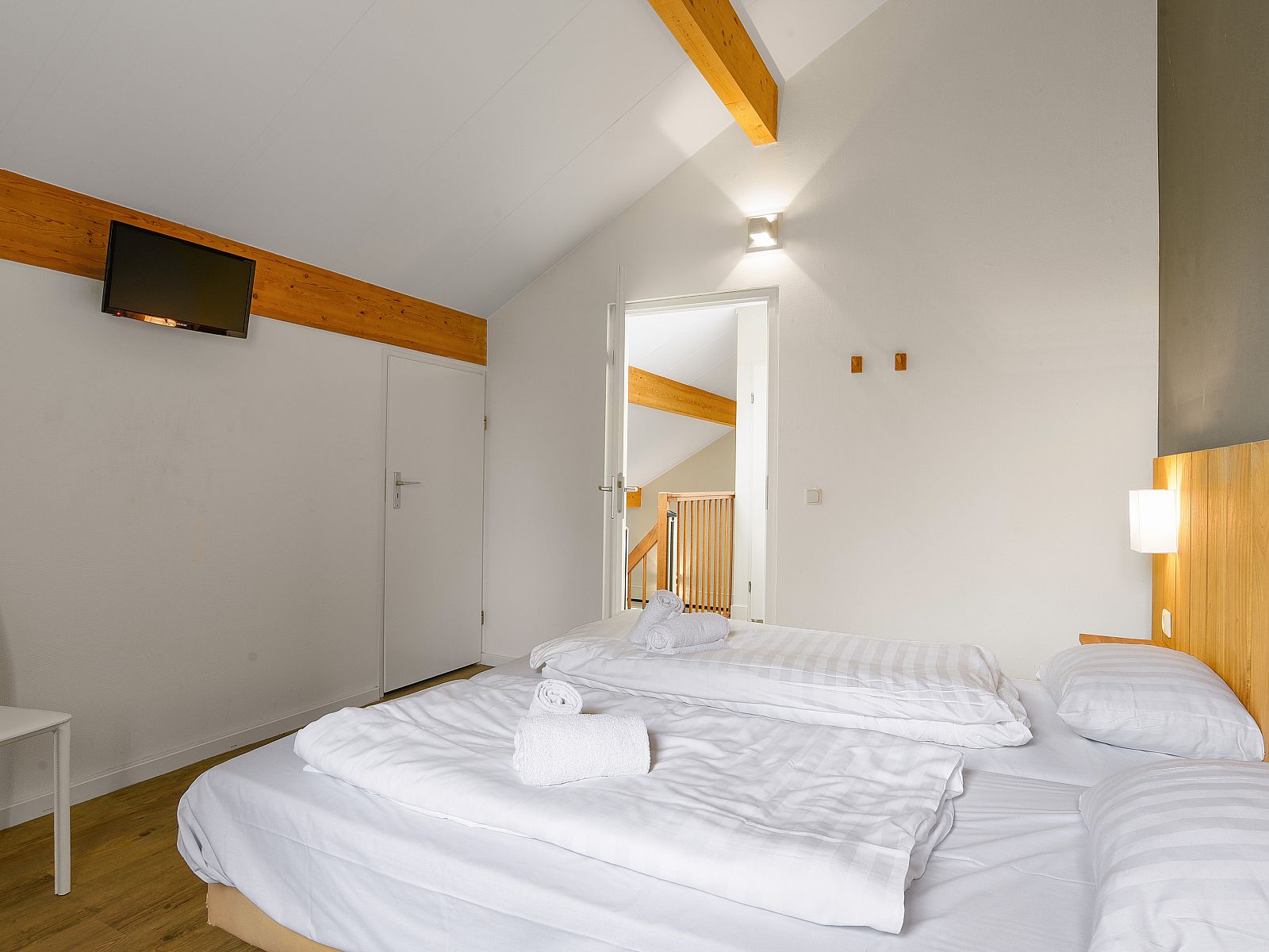 Guest house 454056 - Bungalow Noordzeekust - Beach Resort Ooghduyne | 10-persoons villa | 10FL