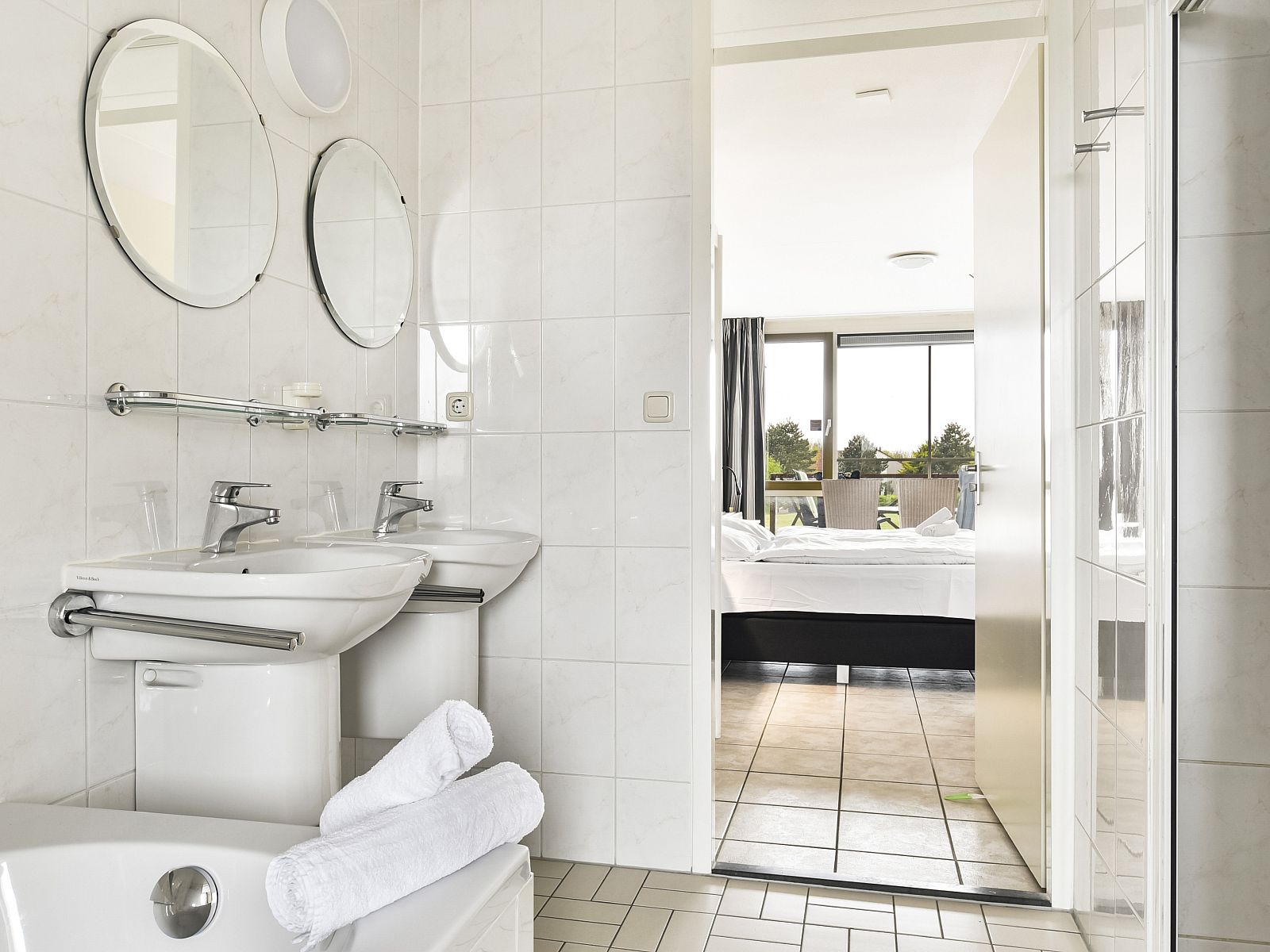 Guest house 454057 - Bungalow Noordzeekust - Beach Resort Ooghduyne | 4-persoons appartement | 4B1