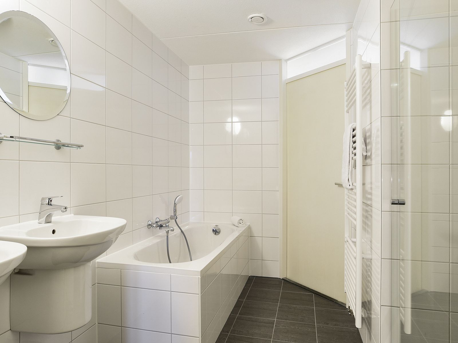 Verblijf 454081 - Bungalow Noordzeekust - Beach Resort Ooghduyne | 4-persoons appartement | 4CA