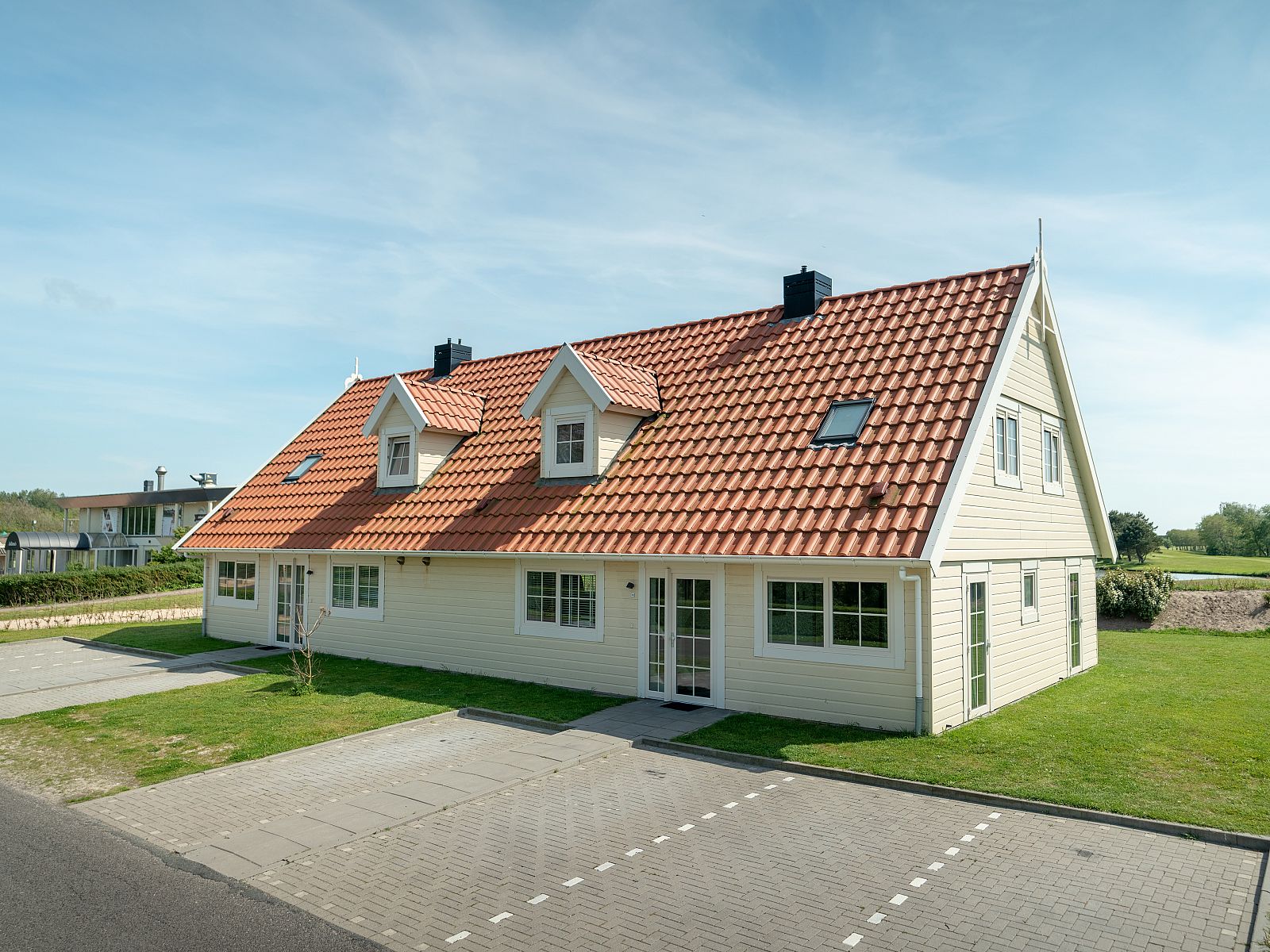Verblijf 454083 - Bungalow Noordzeekust - Beach Resort Ooghduyne | 22-persoons villa | 22L
