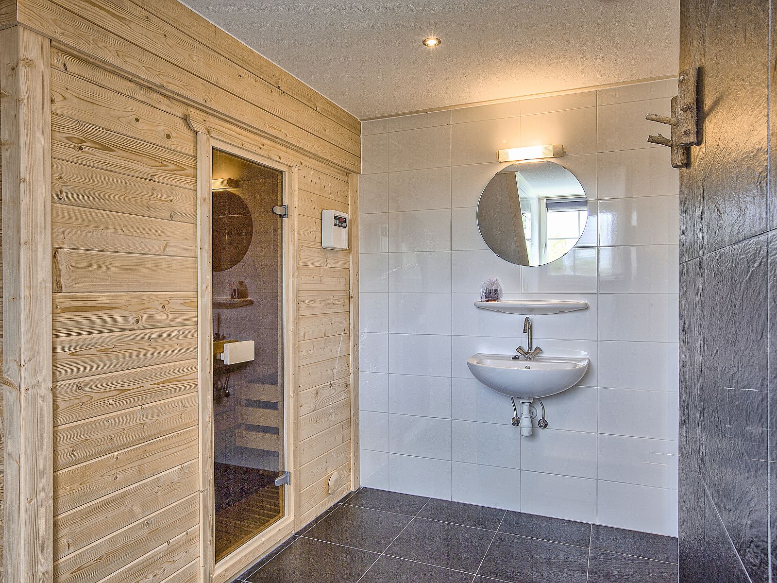 Verblijf 454083 - Bungalow Noordzeekust - Beach Resort Ooghduyne | 22-persoons villa | 22L