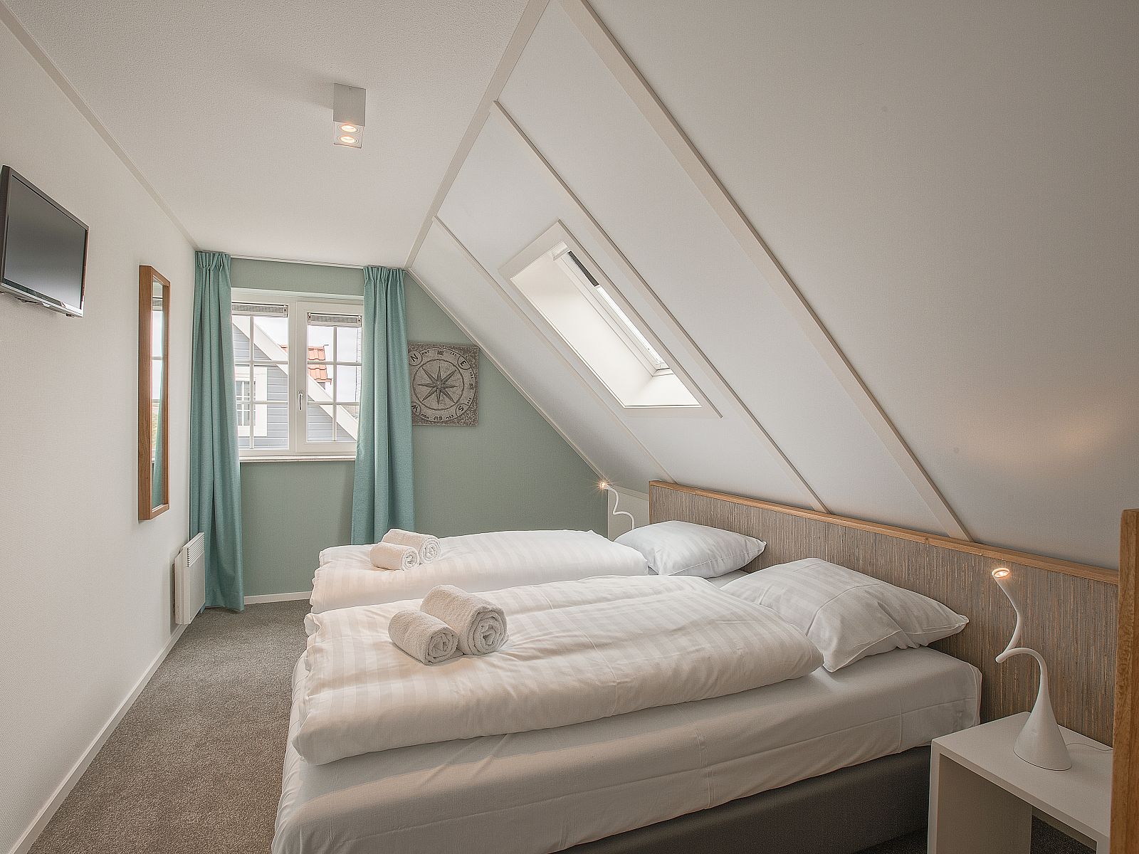 Verblijf 454083 - Bungalow Noordzeekust - Beach Resort Ooghduyne | 22-persoons villa | 22L