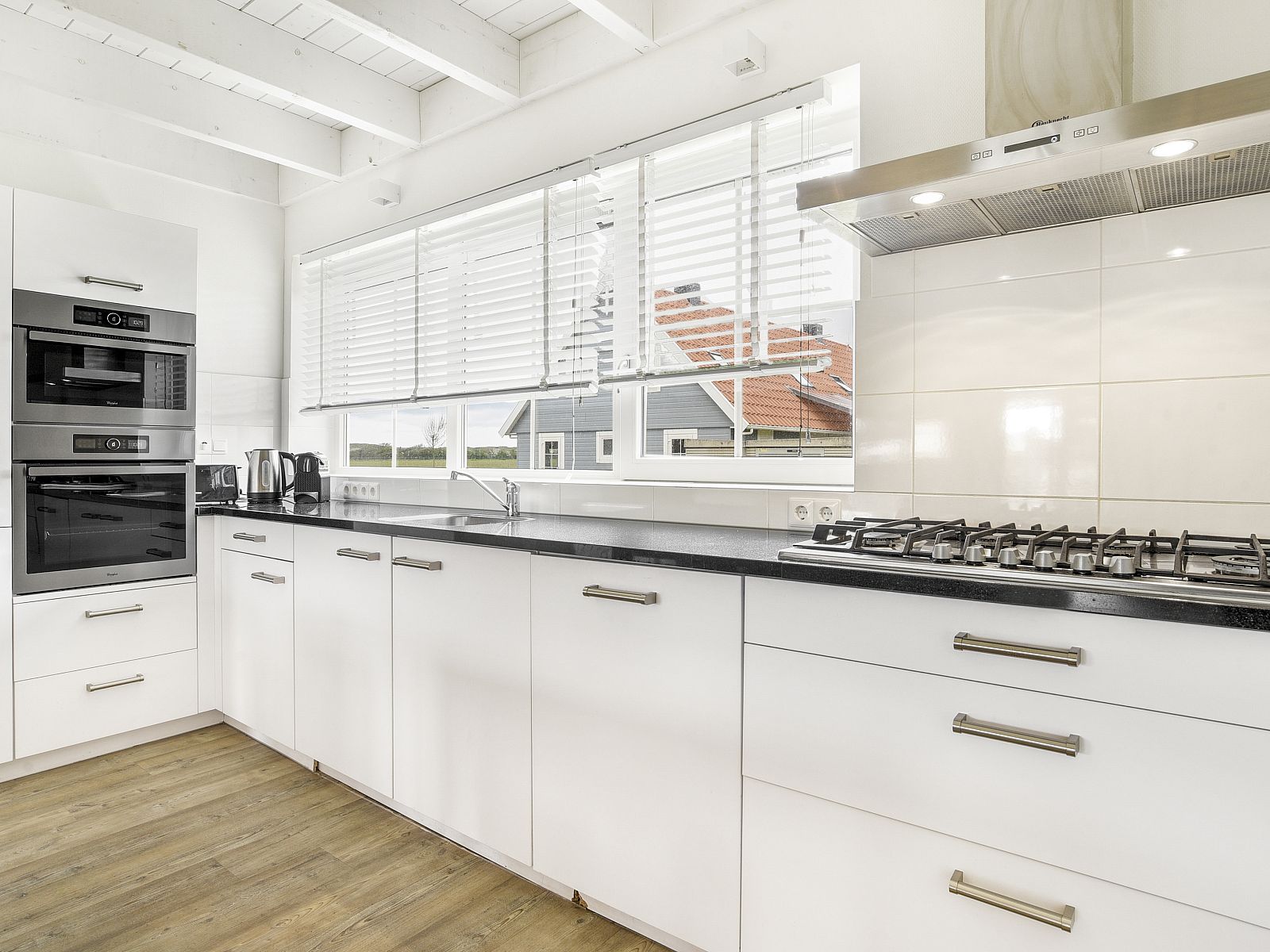 Guest house 454084 - Bungalow Noordzeekust - Beach Resort Ooghduyne | 10-persoons villa | 10L1