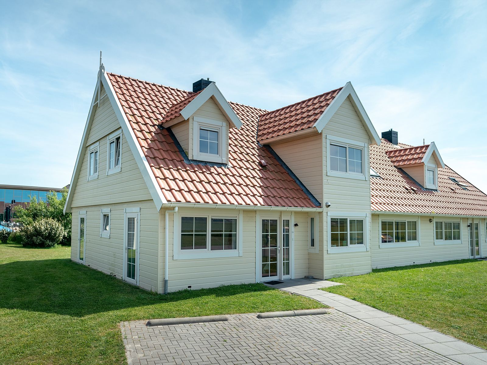 Guest house 454084 - Bungalow Noordzeekust - Beach Resort Ooghduyne | 10-persoons villa | 10L1