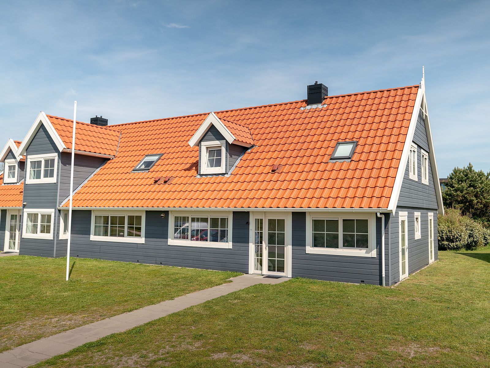 Guest house 454084 - Bungalow Noordzeekust - Beach Resort Ooghduyne | 10-persoons villa | 10L1