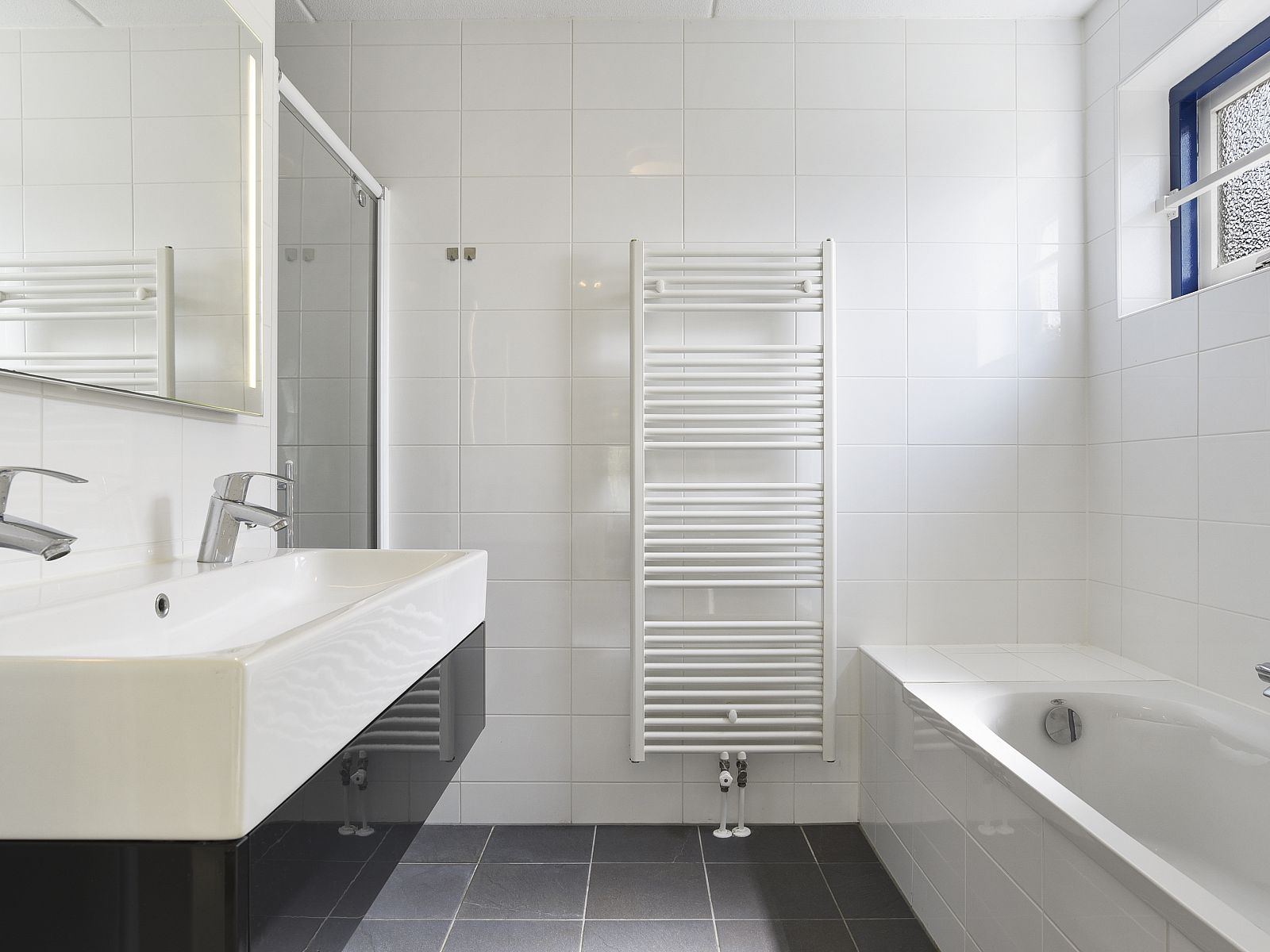 Verblijf 454086 - Bungalow Noordzeekust - Beach Resort Ooghduyne | 4-persoons villa | 4L1