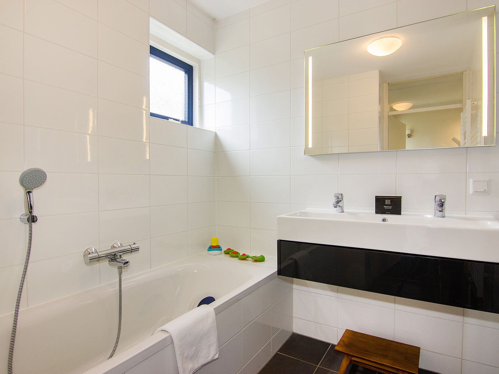 Verblijf 454090 - Bungalow Noordzeekust - Beach Resort Ooghduyne | 8-persoons kindervilla | 8LK