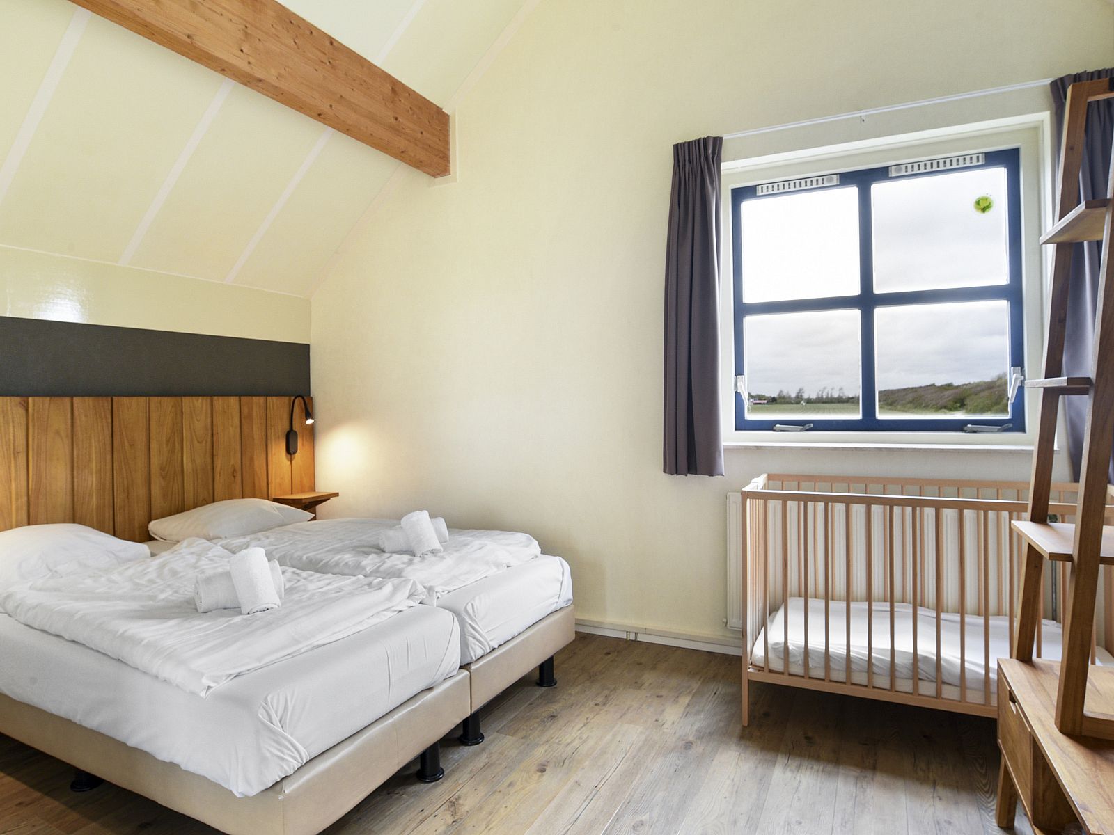 Verblijf 454090 - Bungalow Noordzeekust - Beach Resort Ooghduyne | 8-persoons kindervilla | 8LK