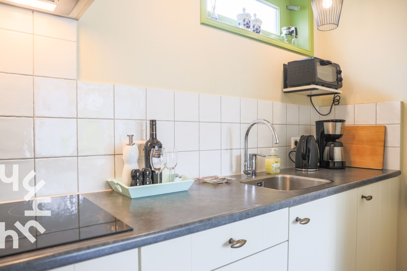 Schlafzimmer mit Dachfenster im NH093 Ferienhaus Warmenhuizen, Nordseekueste, Nordholland.