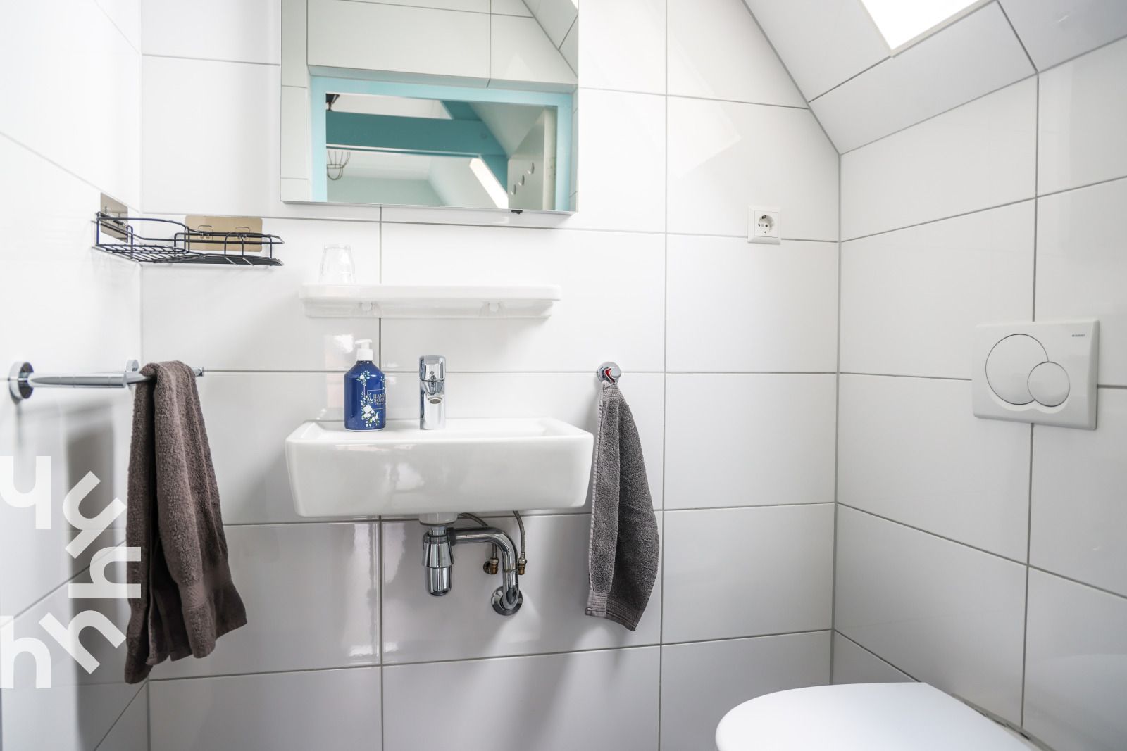 Modernes Badezimmer des NH093 Ferienhauses in Warmenhuizen, Nordseekueste, Nordholland.