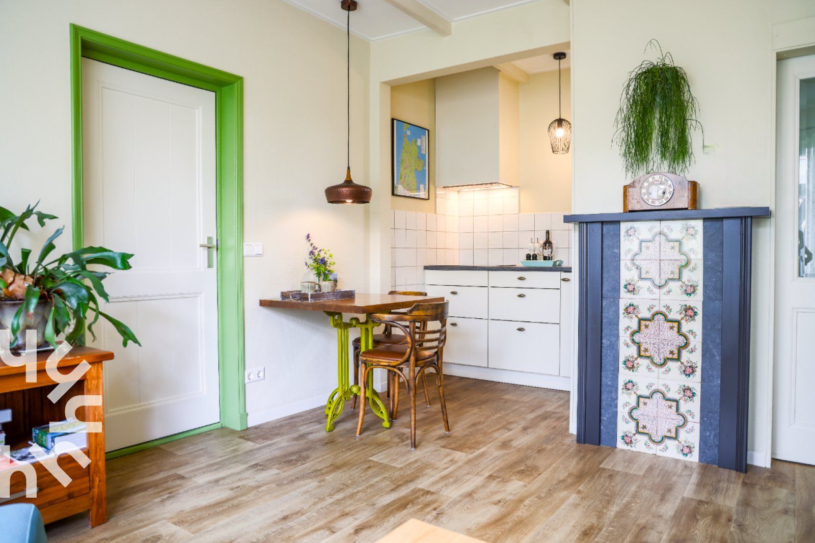 Essecke mit Kueche in NH093 Ferienhaus Warmenhuizen, Nordseekueste.