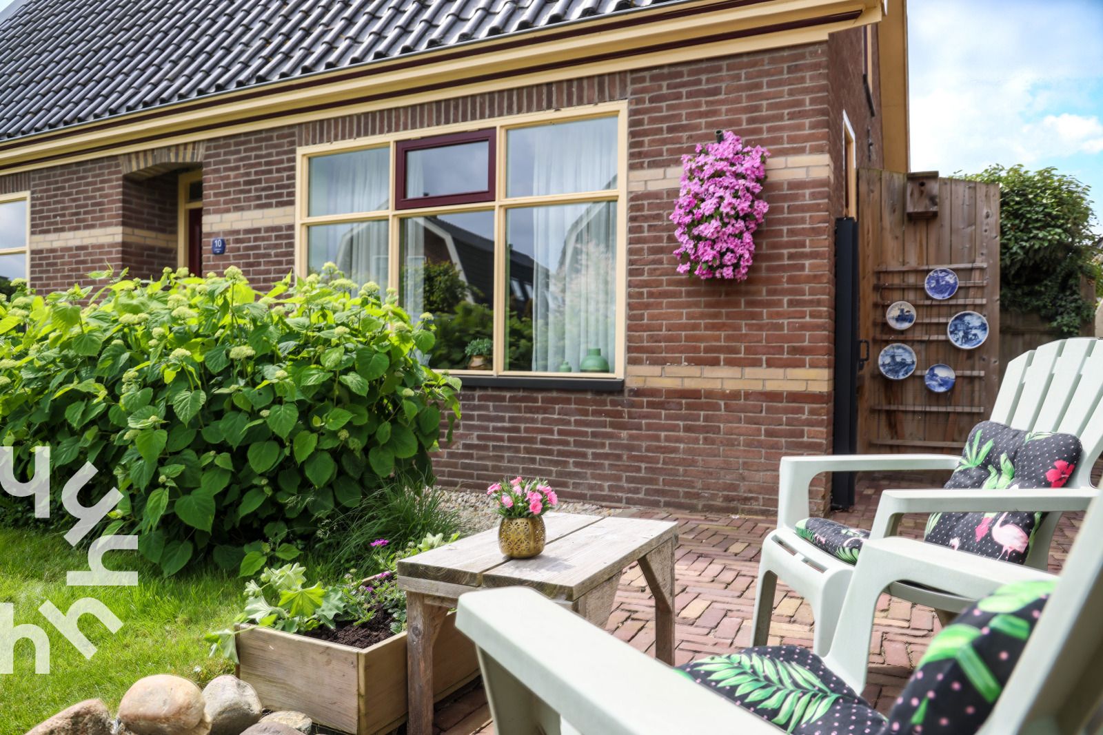 Modernes Badezimmer mit Waschbecken im NH093 Ferienhaus Warmenhuizen, Nordseekueste.