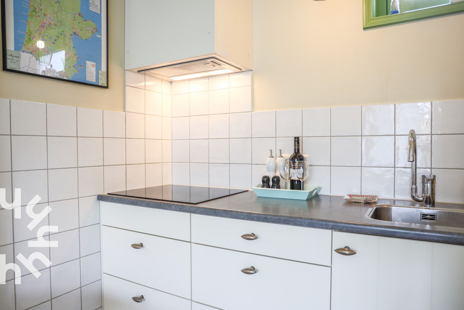 Kueche mit Geraeten im NH093 Ferienhaus in Warmenhuizen, Nordseekueste.