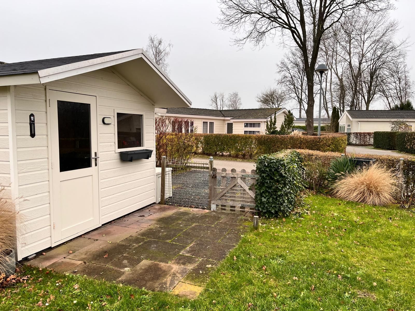 Freistehendes Haus in Halfweg, Nordseekste, Nordholland, mit gemtlicher Terrasse und grner Umgebung, ideales Ferienhaus zum Entspannen.