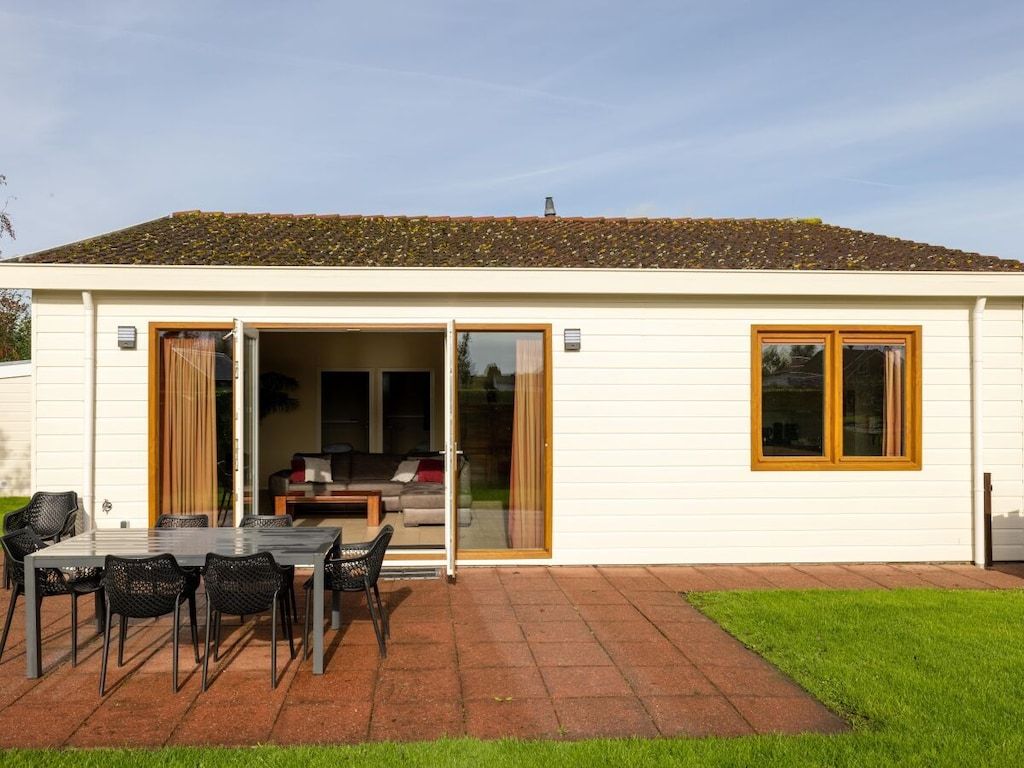 Guest house 460145 - Chalet IJsselmeerkust - 17674
