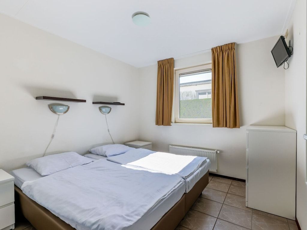 Guest house 460145 - Chalet IJsselmeerkust - 17674