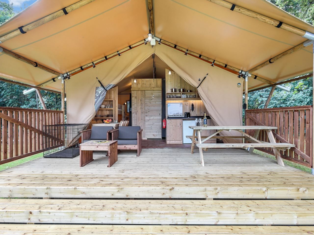 Blick von der Veranda des Safarizeltes 2-4ST in Huizen, geniessen Sie die Ruhe und Natur an der IJsselmeerkueste.