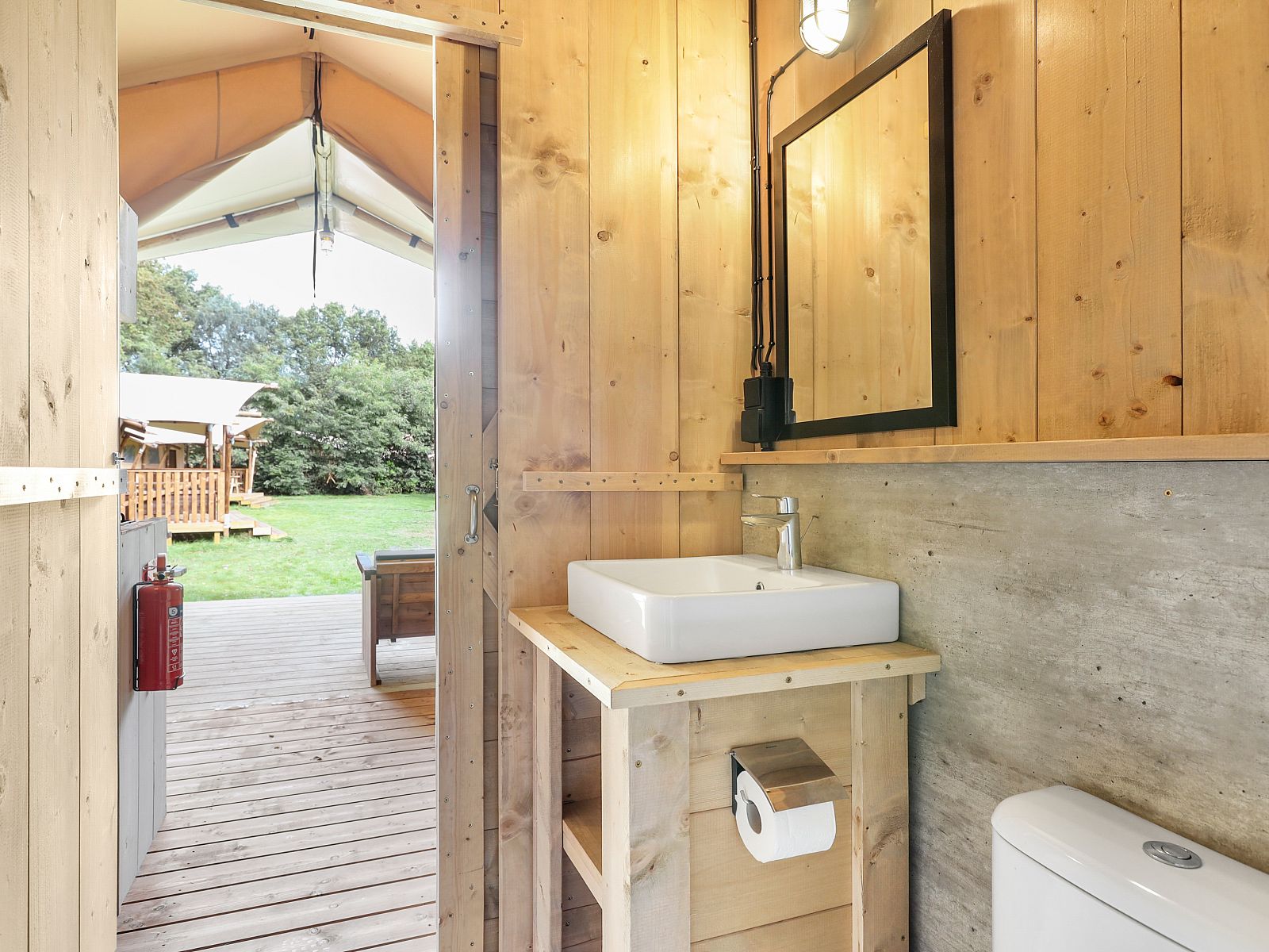 Die Karte des Safarizeltes 2-4ST in Huizen, Nordholland, zeigt den Grundriss fuer einen komfortablen Aufenthalt an der IJsselmeerkueste.