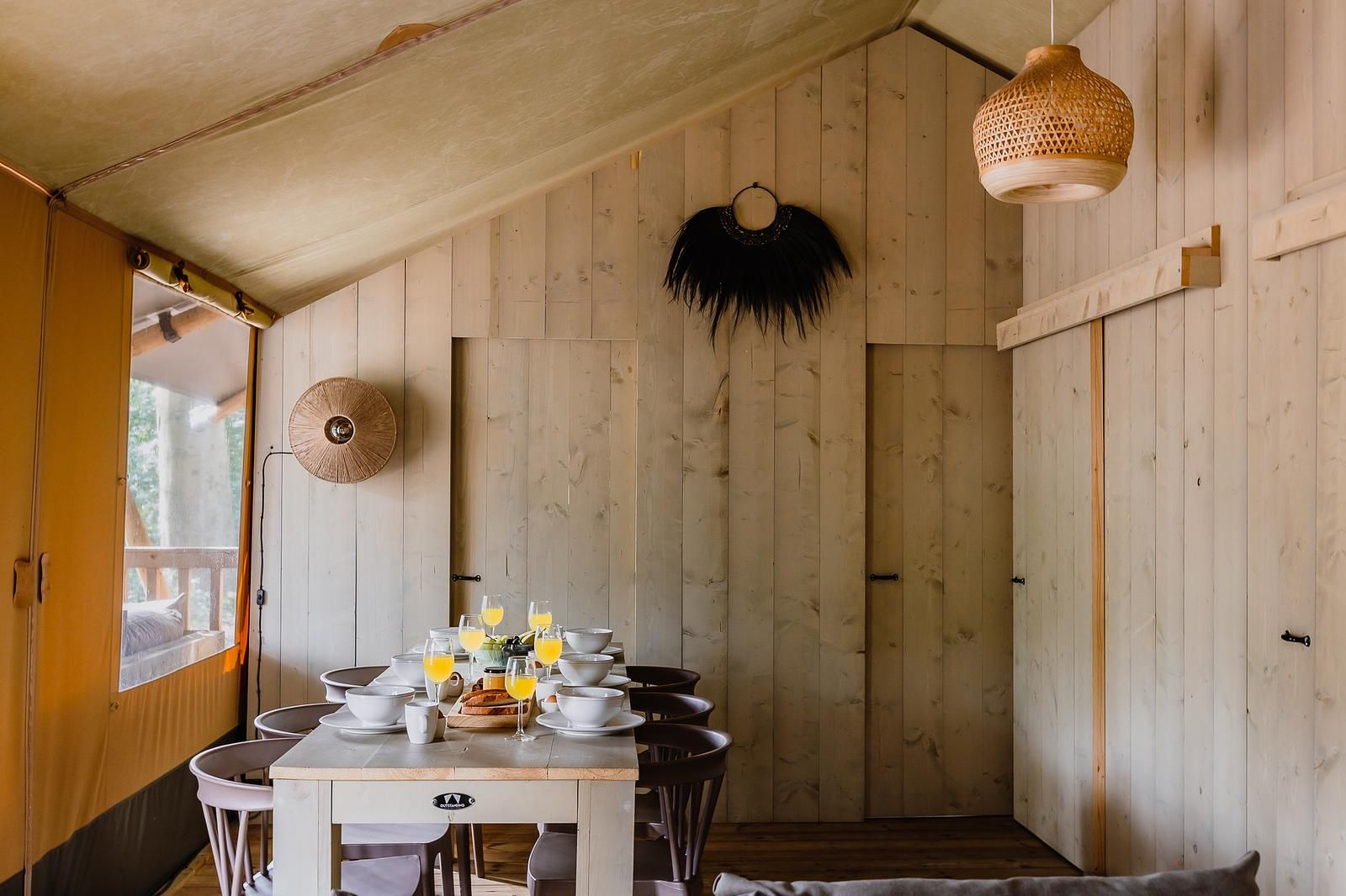 Verblijf 461620 - Tenthuis IJsselmeerkust - De Stille Heide | 6 Pers. | Kachel & Hottub