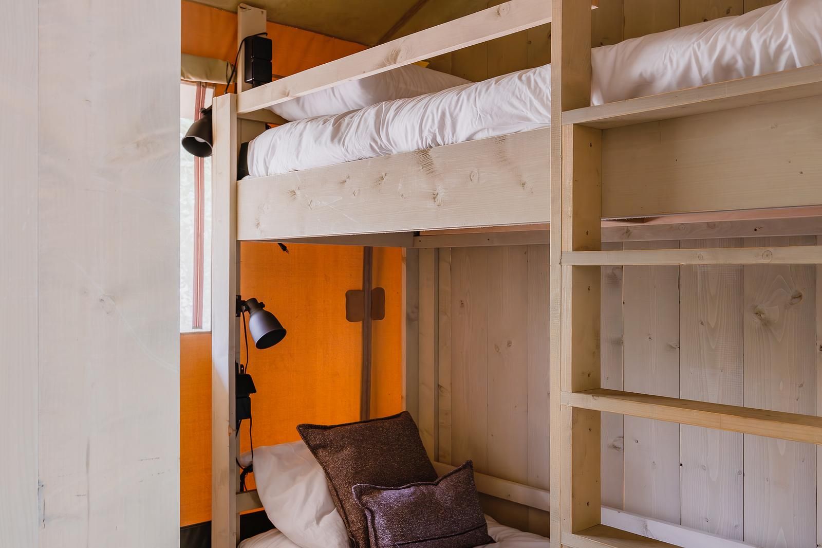 Verblijf 461620 - Tenthuis IJsselmeerkust - De Stille Heide | 6 Pers. | Kachel & Hottub