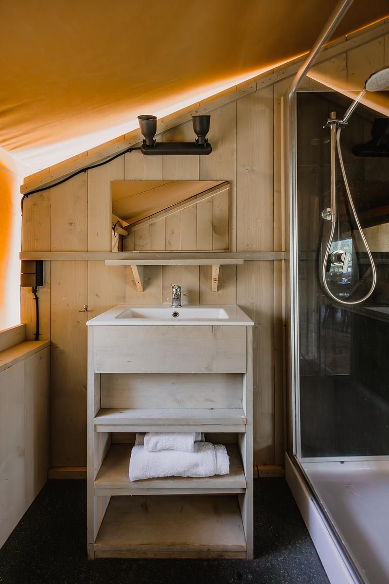 Verblijf 461620 - Tenthuis IJsselmeerkust - De Stille Heide | 6 Pers. | Kachel & Hottub