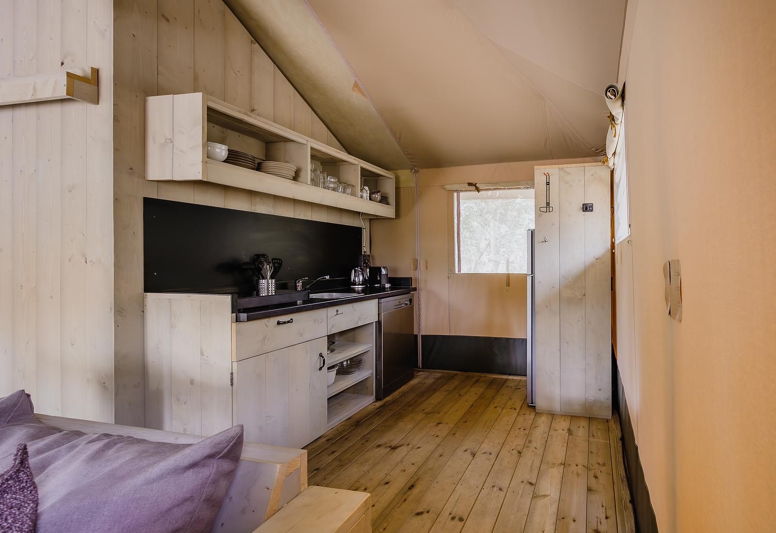 Verblijf 461620 - Tenthuis IJsselmeerkust - De Stille Heide | 6 Pers. | Kachel & Hottub