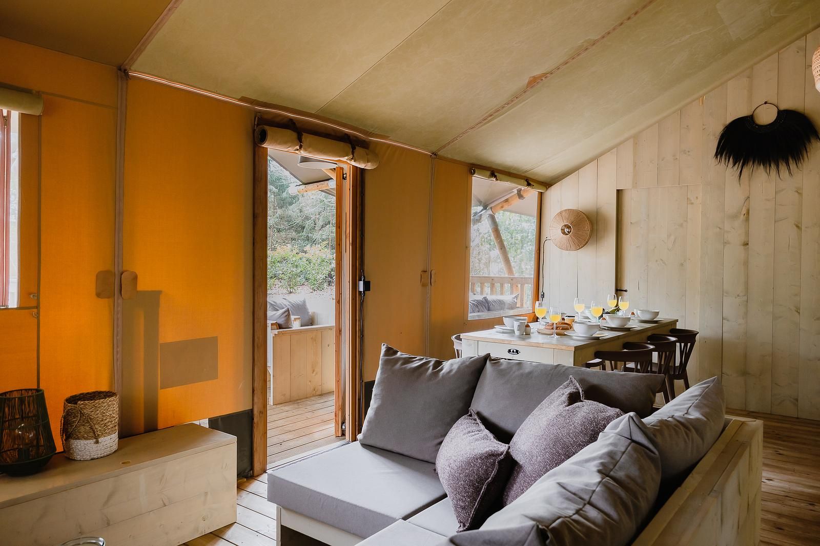 Verblijf 461620 - Tenthuis IJsselmeerkust - De Stille Heide | 6 Pers. | Kachel & Hottub