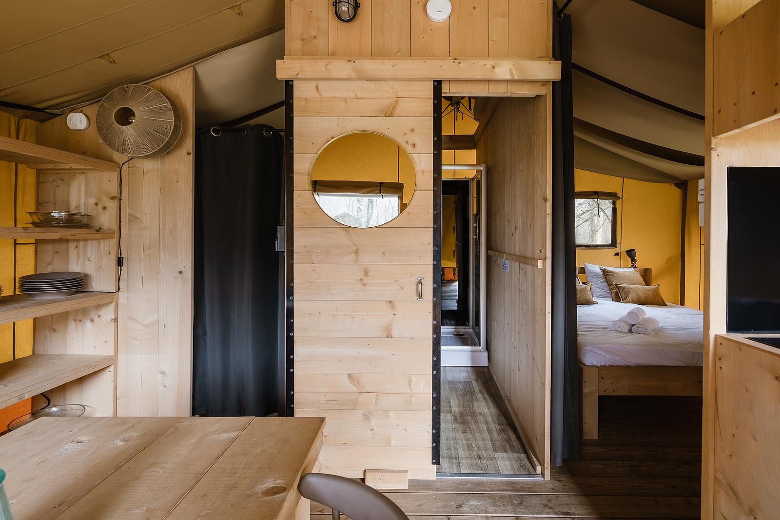 Verblijf 461621 - Tenthuis IJsselmeerkust - De Bos Tent | 4 Pers. | Kachel