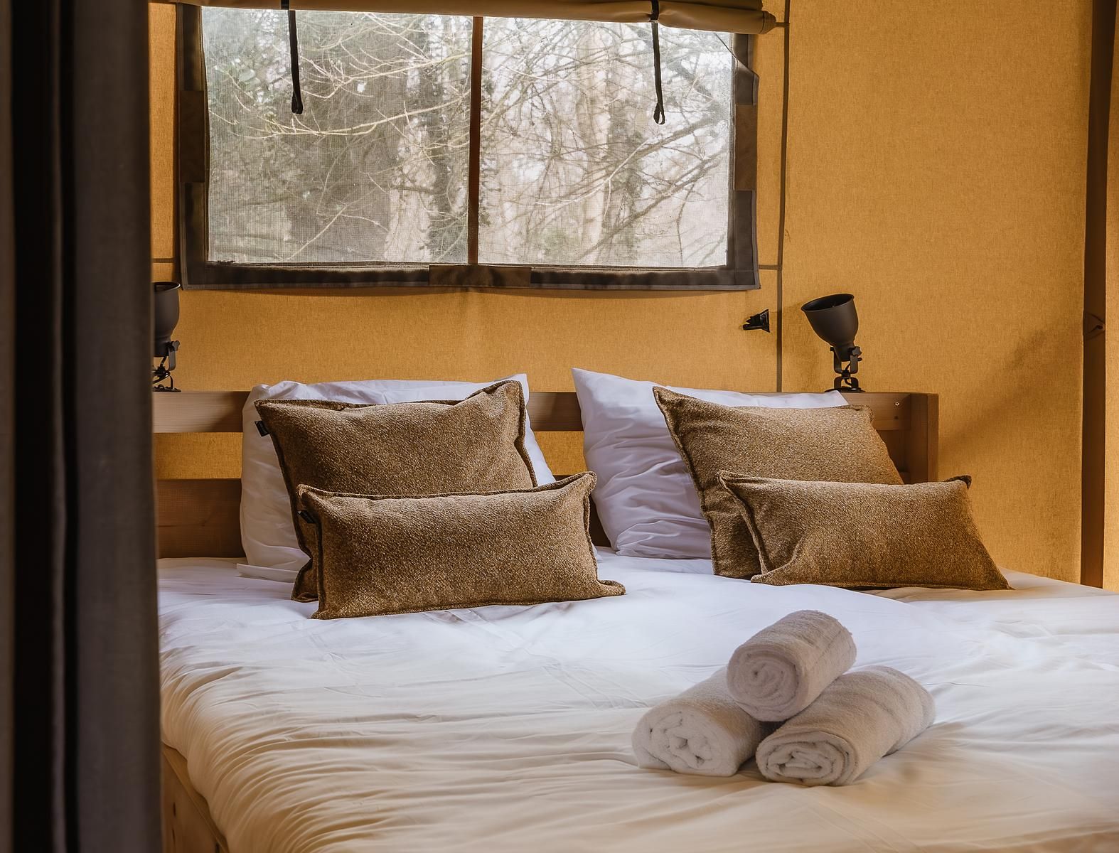 Verblijf 461621 - Tenthuis IJsselmeerkust - De Bos Tent | 4 Pers. | Kachel