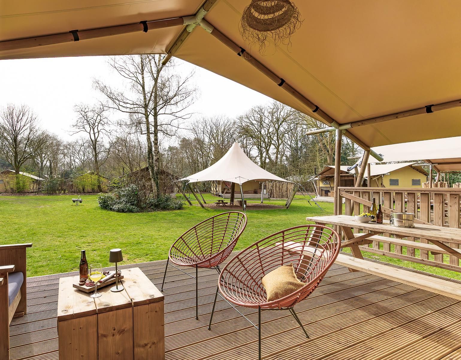 Verblijf 461621 - Tenthuis IJsselmeerkust - De Bos Tent | 4 Pers. | Kachel