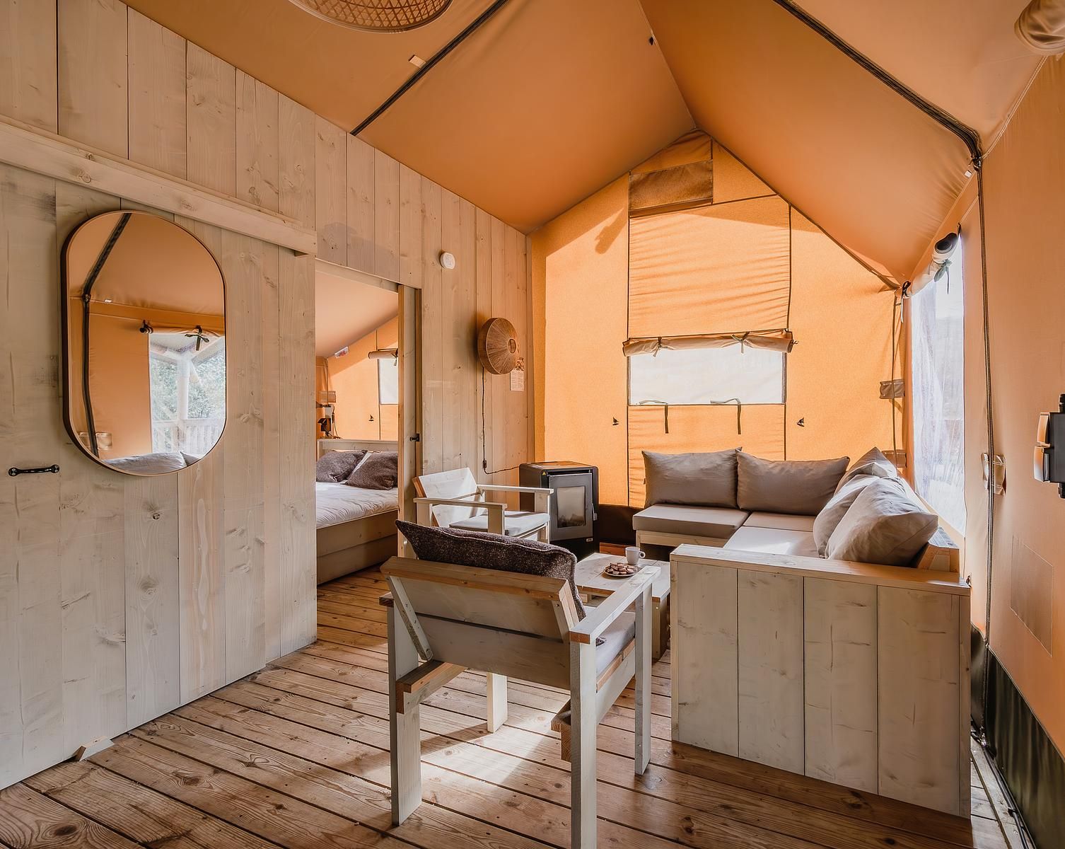 Verblijf 461622 - Tenthuis IJsselmeerkust - De Bosvilla | 8 Pers. | Kachel