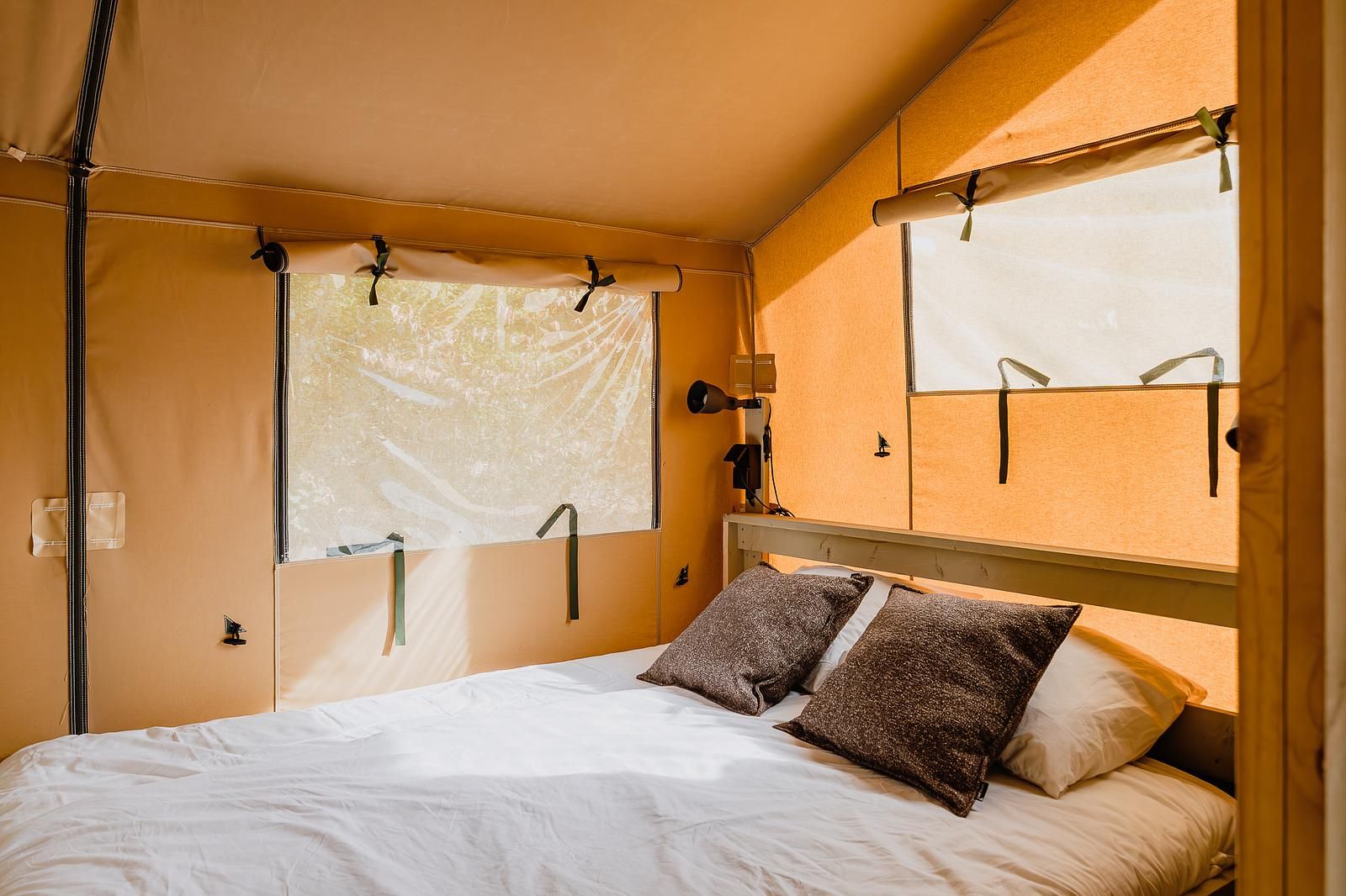 Verblijf 461622 - Tenthuis IJsselmeerkust - De Bosvilla | 8 Pers. | Kachel