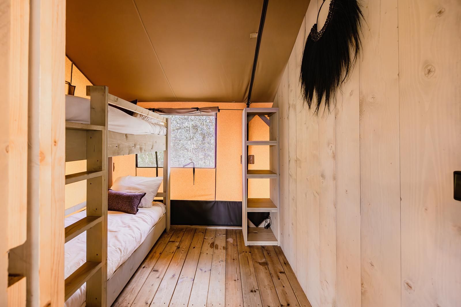 Verblijf 461622 - Tenthuis IJsselmeerkust - De Bosvilla | 8 Pers. | Kachel