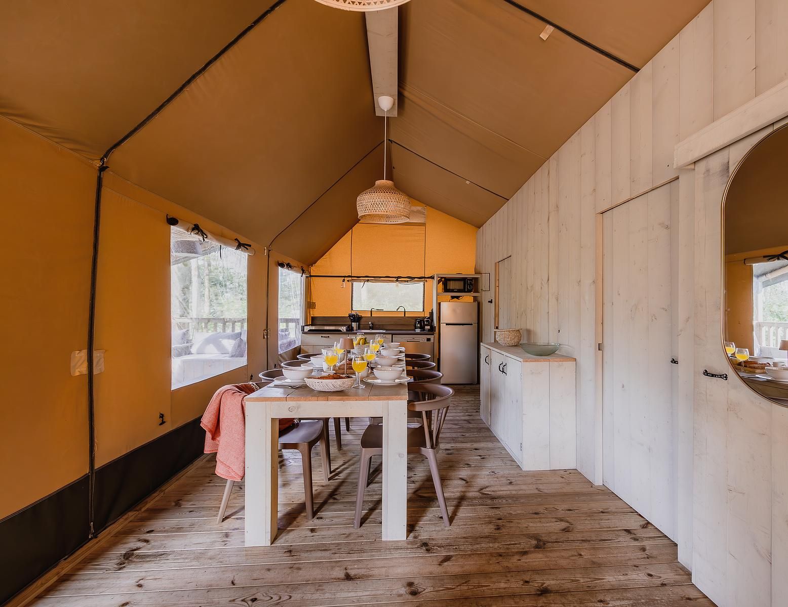 Verblijf 461622 - Tenthuis IJsselmeerkust - De Bosvilla | 8 Pers. | Kachel