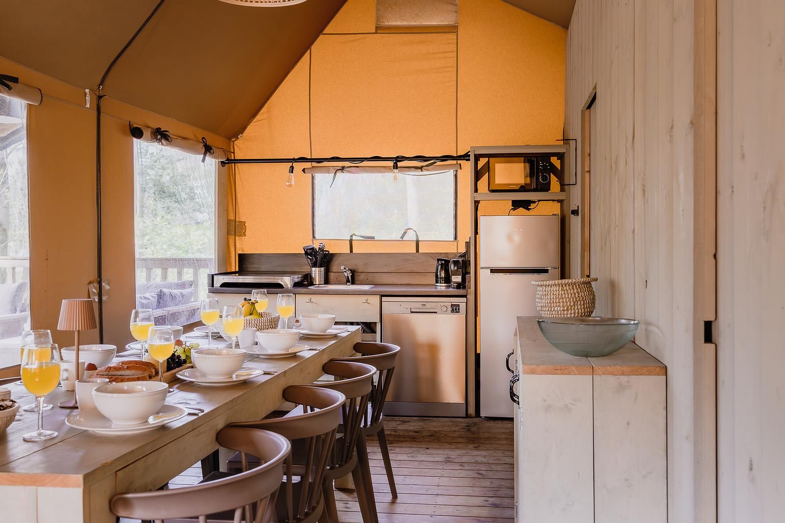 Verblijf 461622 - Tenthuis IJsselmeerkust - De Bosvilla | 8 Pers. | Kachel