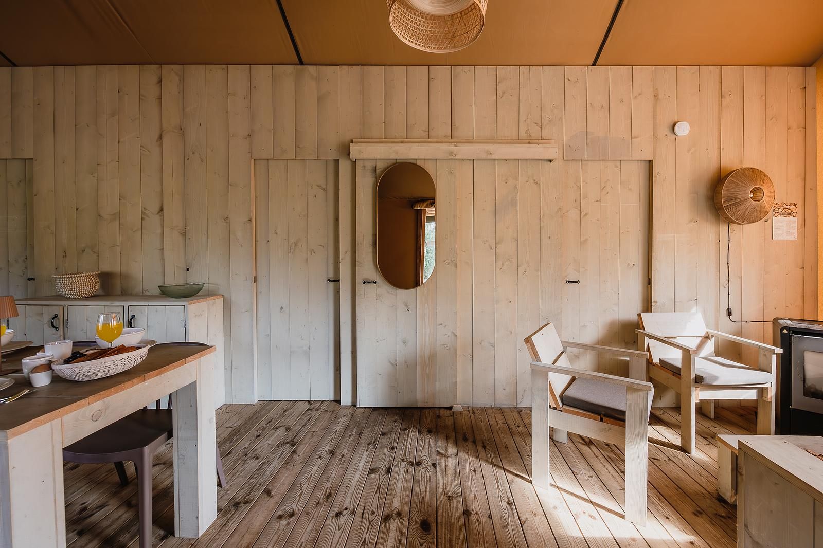 Verblijf 461622 - Tenthuis IJsselmeerkust - De Bosvilla | 8 Pers. | Kachel