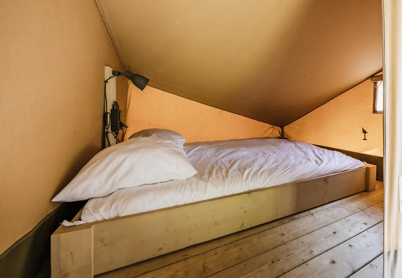 Verblijf 461622 - Tenthuis IJsselmeerkust - De Bosvilla | 8 Pers. | Kachel