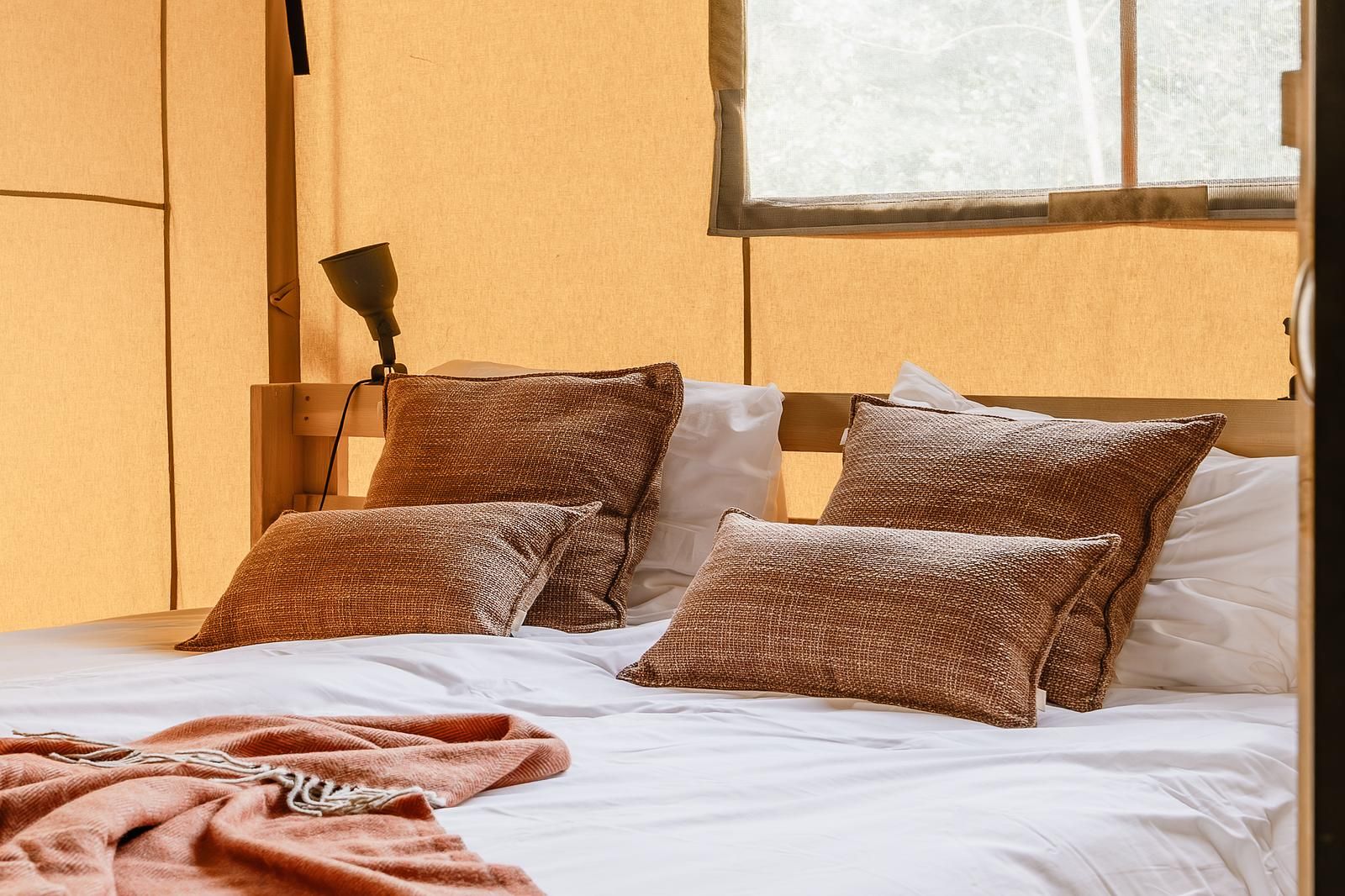 Verblijf 461628 - Tenthuis IJsselmeerkust - De Bos Escape | 5 Pers. | Kachel & Hottub