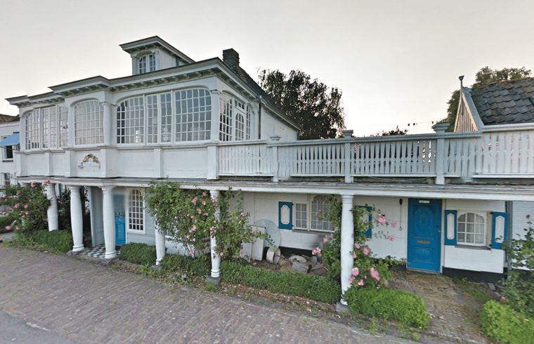 Historische gevel van Vakantiehuis in Edam, prachtig vakantieverblijf aan de IJsselmeerkust.