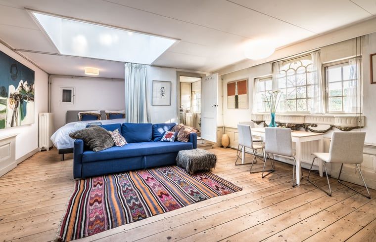 Gezellige woonkamer in Vakantiehuis in Edam, comfortabel verblijf aan de IJsselmeerkust.