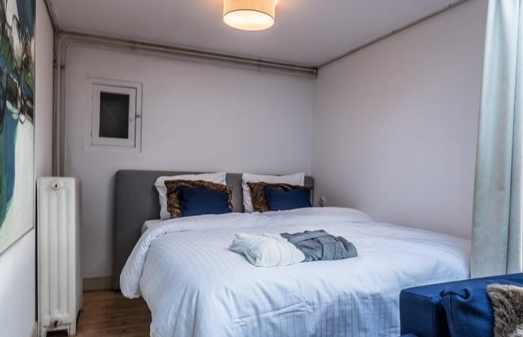 Knusse slaapkamer in Vakantiehuis in Edam, ideaal voor rust aan de IJsselmeerkust.