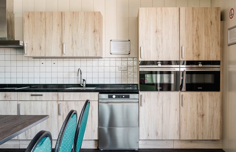 Voll ausgestattete Kueche im Ferienhaus in Bovenkarspel, ideal fuer kulinarische Liebhaber, Nordholland.