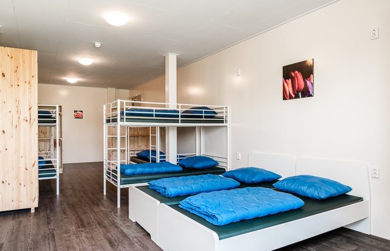 Schlafsaal mit Etagenbetten im Ferienhaus in Bovenkarspel, ideal fuer Gruppen, IJsselmeerkueste Nordholland.